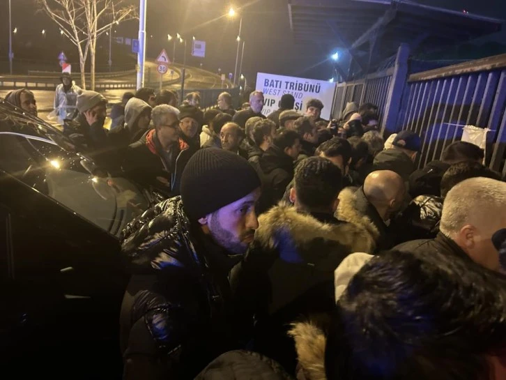 Milli futbolcu Yunus Mallı, Bursa'da kapıda kaldı