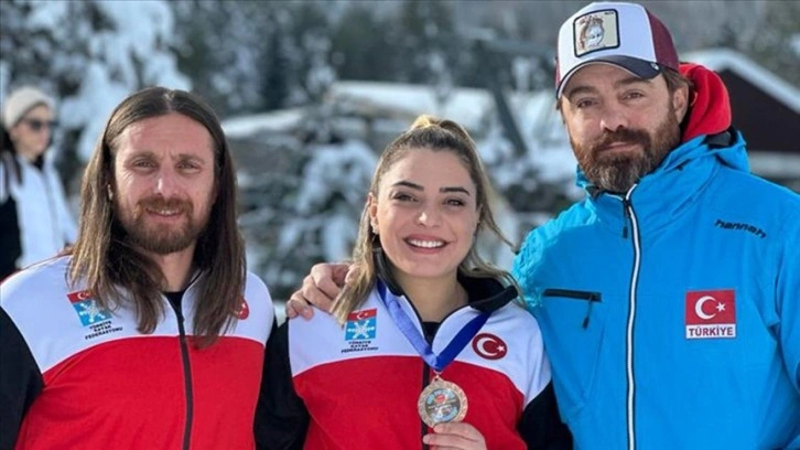 Milli kayakçı Sıla Kara, Bosna Hersek'teki FIS Kupası'nda bronz madalya kazandı