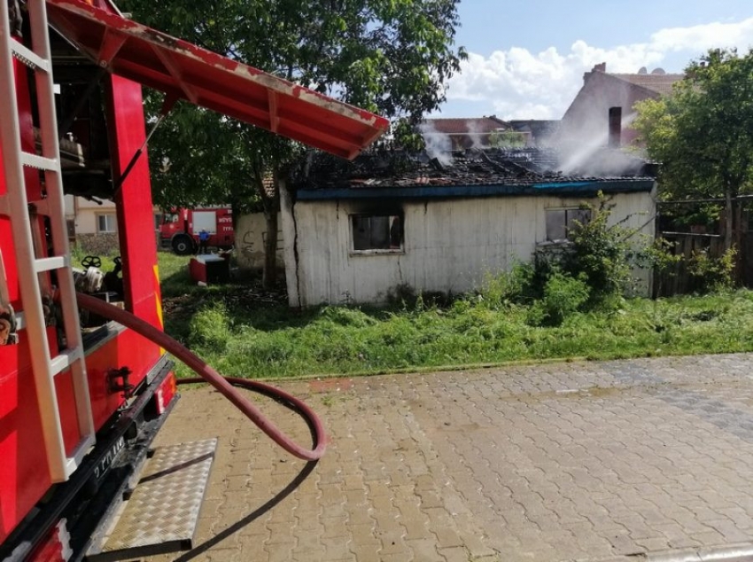 Bursa'da metruk binada yangın