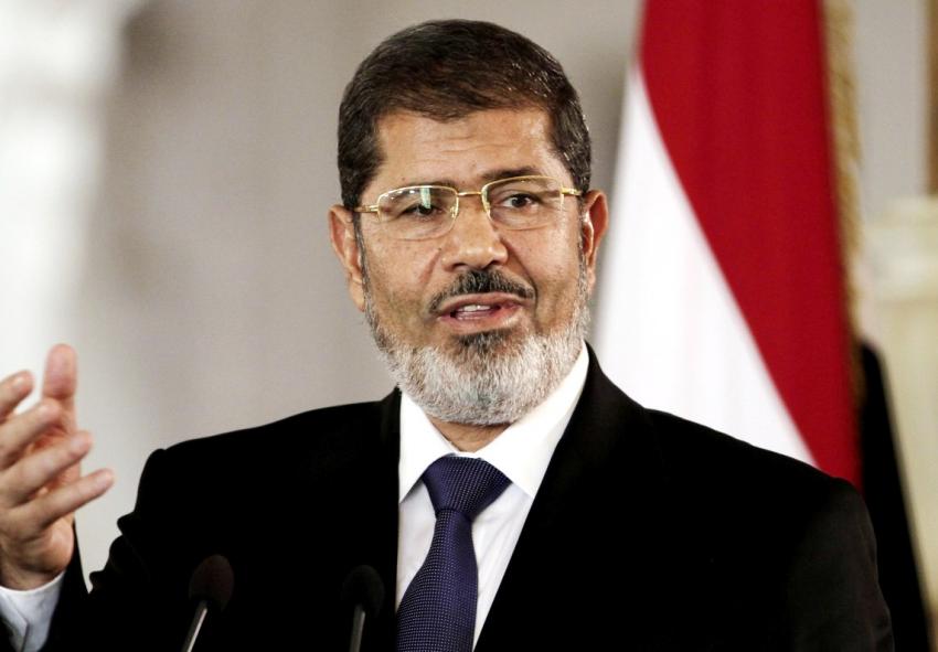 Mursi'ye önce müebbet sonra idam cezası