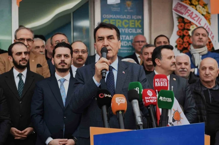 Mustafa Dündar'ın seçim ofisi açılışına büyük katılım gerçekleşti 