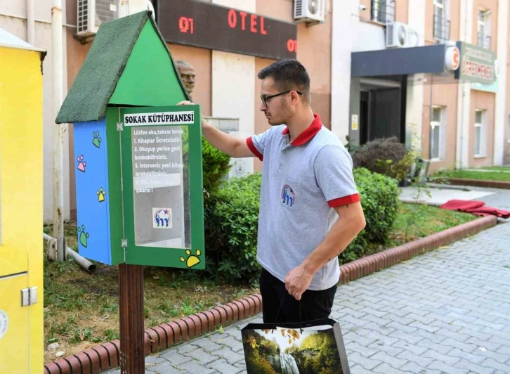 Mustafakemalpaşa Belediyesinden "Geri dönüşen sokak kütüphanesi" projesi