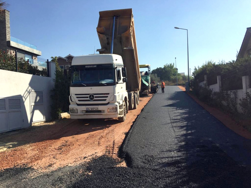Nilüferköy’ün yolları sıcak asfaltla kaplandı