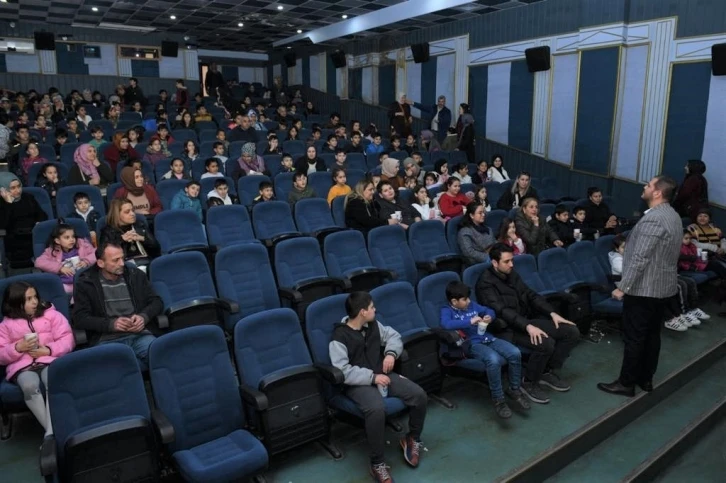 Öğrencilere sinema ve tiyatro etkinliği