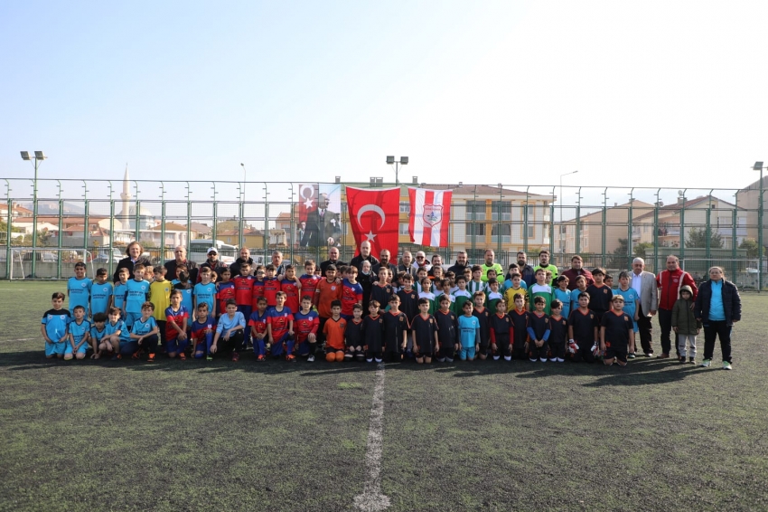 Özgür Aksoy, Gemlik'te futbol turnuvası ile anılıyor