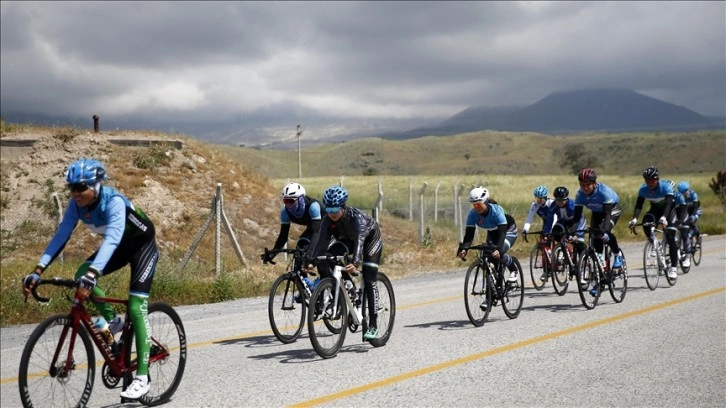 Özbekistan Bisiklet Milli Takımı, Asya Oyunları için Erciyes'te güç depoluyor