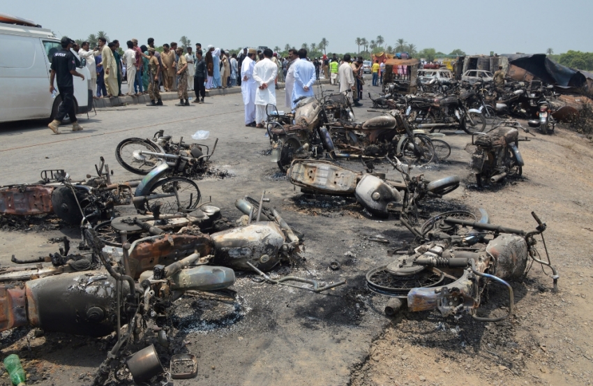Pakistan’da katliam gibi patlama: 140 ölü