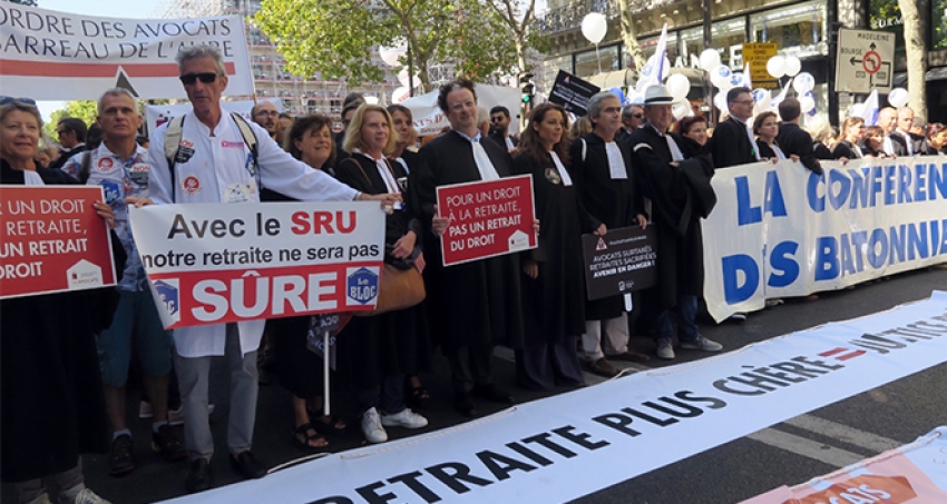 Paris'te emeklilik reformuna karşı yürüyüş...