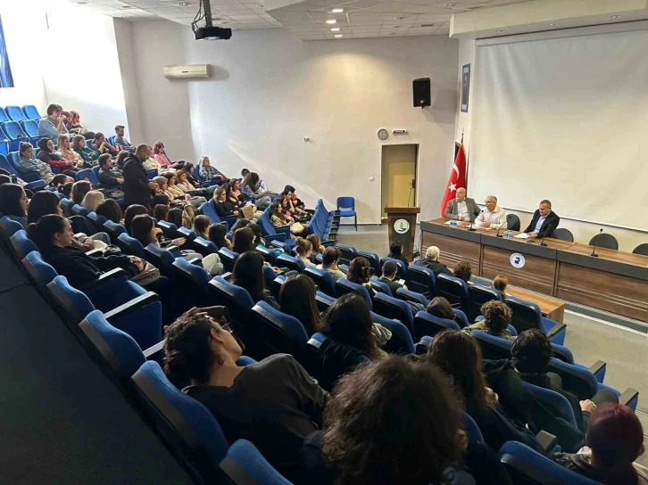 PAÜ’de ‘Fransız Aydınlanmasının Atatürk ve Cumhuriyet’e Etkileri’  paneli düzenlendi
