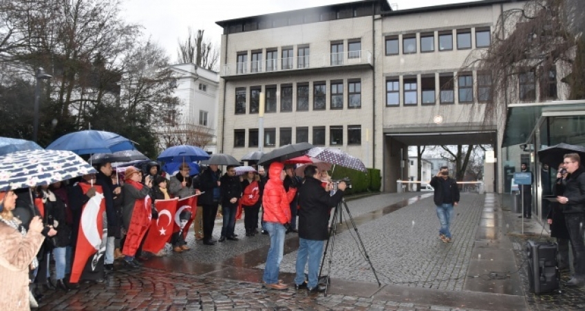 Atatürk yayını Hamburg'da protesto edildi