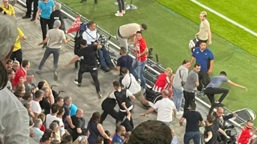 Galatasaray-PSV maçında ortalık karıştı