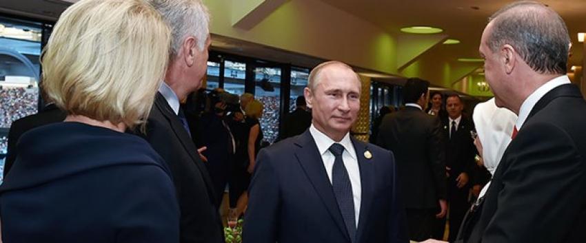 Putin ve Erdoğan, Bakü’de ayaküstü görüştü