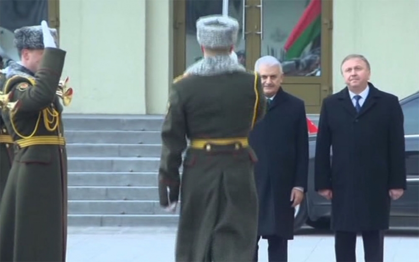 Yıldırım Belarus’ta resmi törenle karşılandı