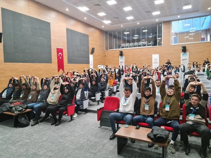 Rektör Türkmen 7. Tematik Kış Kampında "Yurt-Time Spor" projesini anlattı

