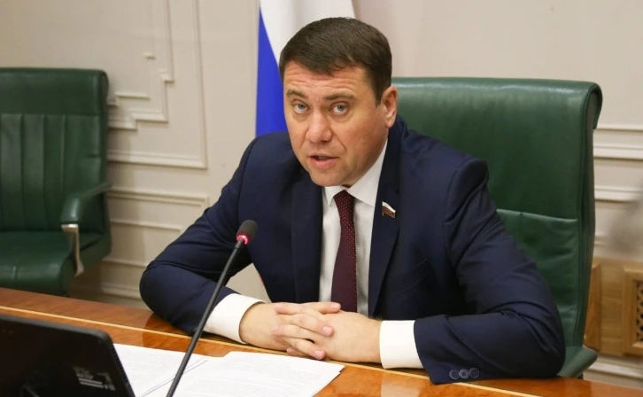 Rus Senatör Abramov: "Rus petrolüne tavan fiyat uygulanmasının Avrupa için korkunç sonuçları olacak"
