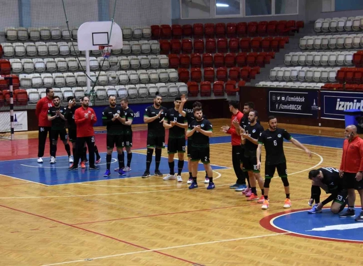Sakarya’nın hentbol takımı İzmir’den galibiyetle dönüyor
