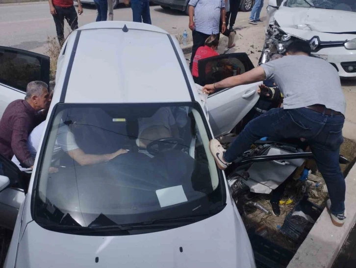 Samandağ’da trafik kazası: 4 yaralaı
