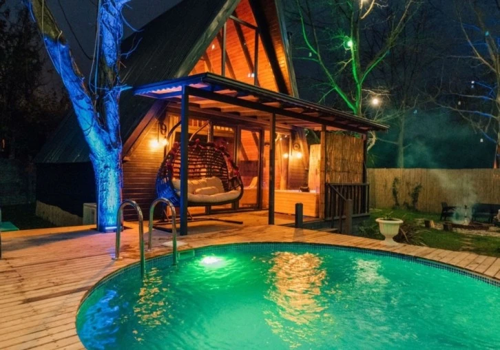 Sapanca'da ısıtmalı havuzlu bungalov tatili: Huzur dolu bir kaçış