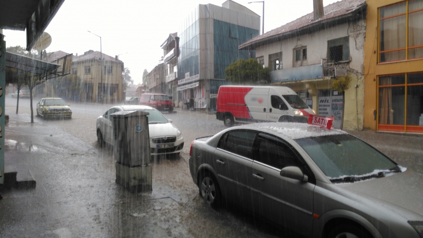 Yunak'ta şiddetli yağış