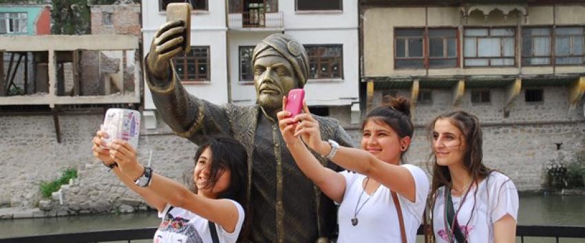 ''Selfie çeken şehzade''ye ilgi büyük