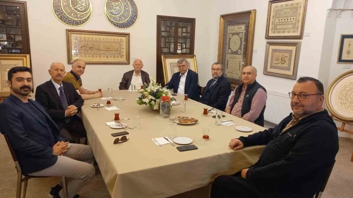 Şehzade Osman Selahaddin Osmanoğlu ’Nakkaşın Fırçasından’ sergisini ziyaret etti
