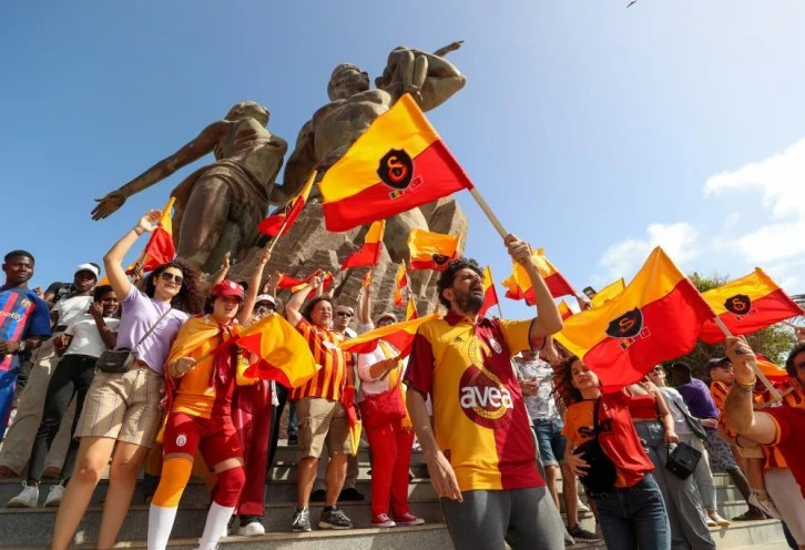 Senegal'in Başkenti Dakar sokaklarında Galatasaray'ın şampiyonluk kutlaması 