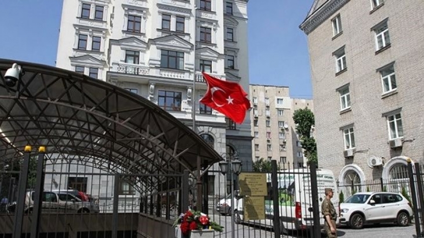 Türkiye, Kiev'deki büyükelçilik binasını boşaltıyor