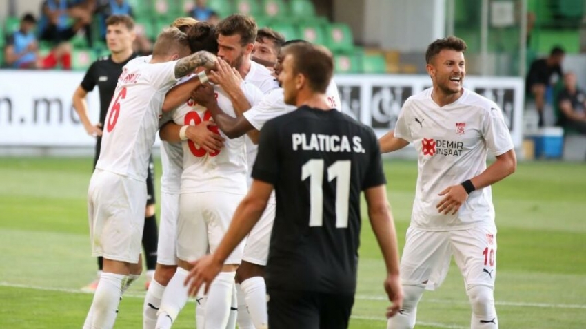 Sivasspor Petrocub’u deplasmanda yendi avantajı kaptı