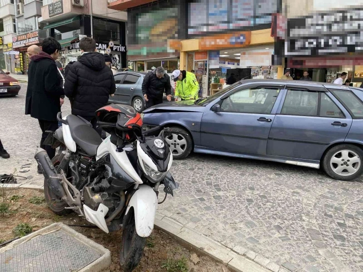 Sinop’ta otomobille çarpışan motosiklet sürücüsü yaralandı
