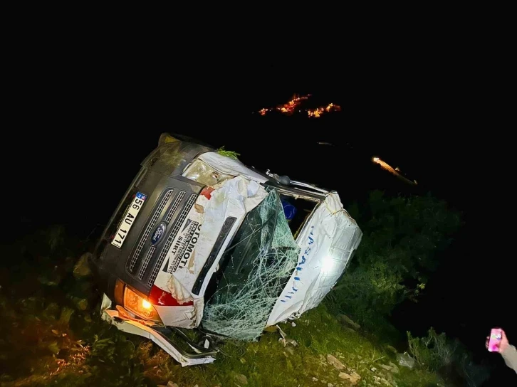 Şirvan’da minibüs şarampole yuvarlandı: 1’i ağır, 3 yaralı
