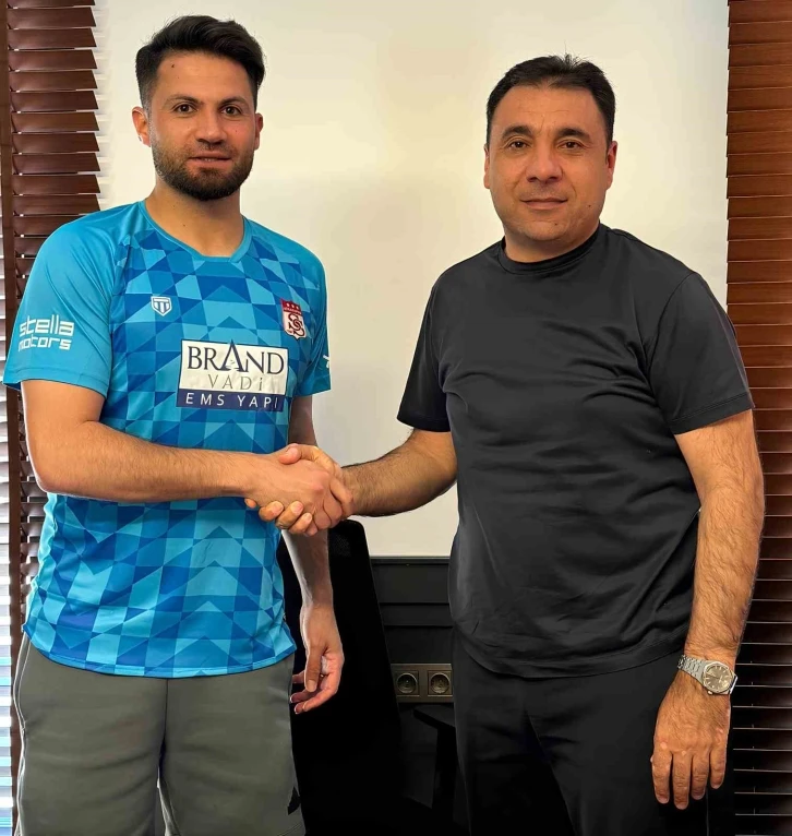 Sivasspor’da kaleci Ali Şaşal Vural’ın sözleşmesi yenilendi
