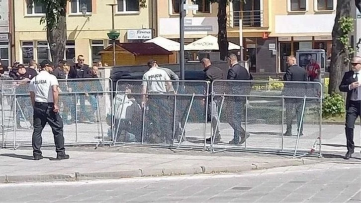 Slovakya Başbakanı Robert Fico, silahlı saldırıda yaralandı