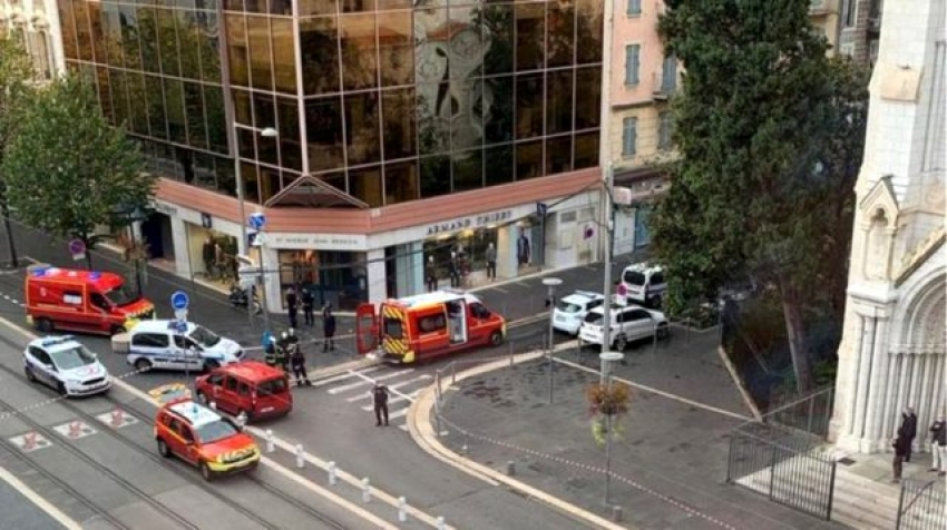 Fransa'da bıçaklı saldırı:3 ölü