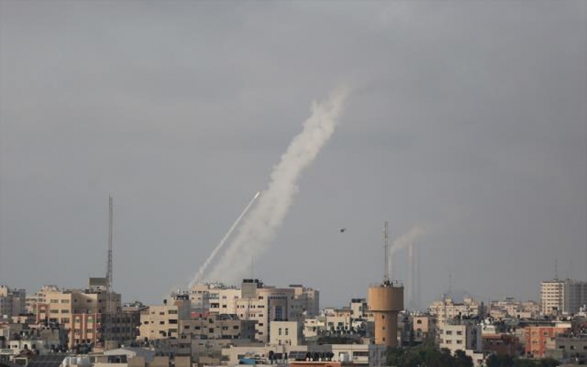 Hamas'ın verdiği süre doldu, İsrail'e roket saldırısı başladı