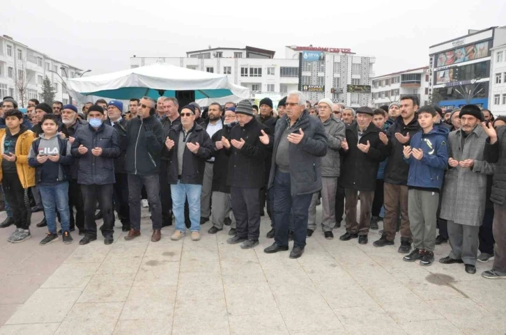 Sorgun’da Kur’an-ı Kerim’i yakma girişimi protesto edildi

