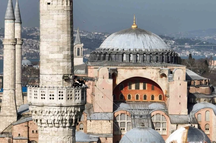 Sultanahmet Camii’nin mahyası asıldı: "Hoş Geldin 11 Ayın Sultanı"
