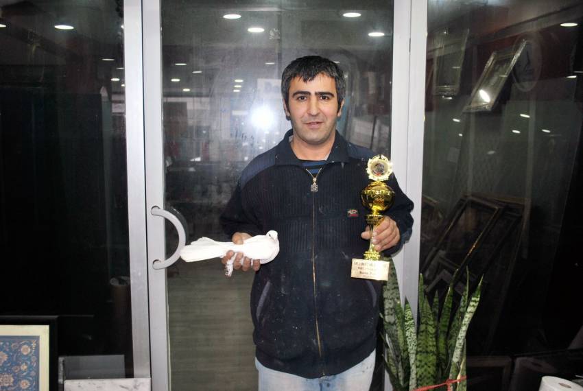 Bursa'da güvercinle ödül kazandı