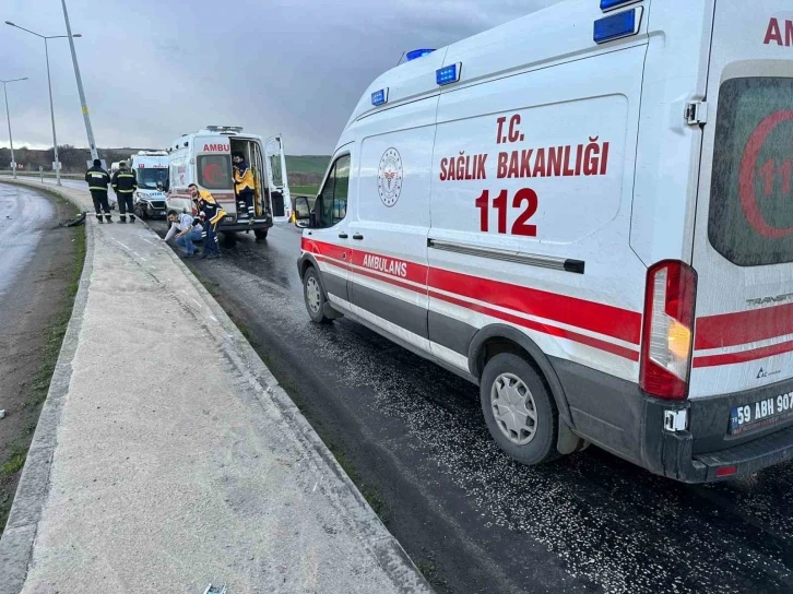 Tekirdağ’da servis aracı kaza yaptı: 3 yaralı
