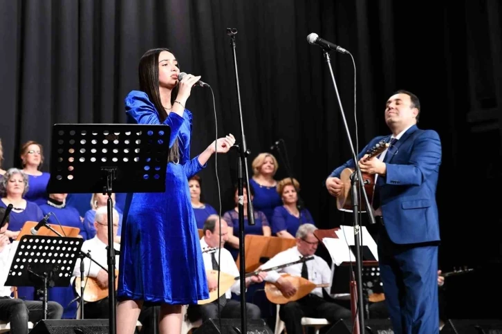 THM korosundan seçme türküler konseri
