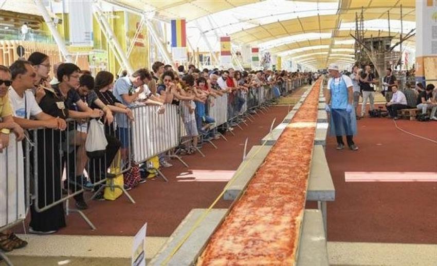 Dünyanın en uzun pizzasıyla rekor kırdılar!