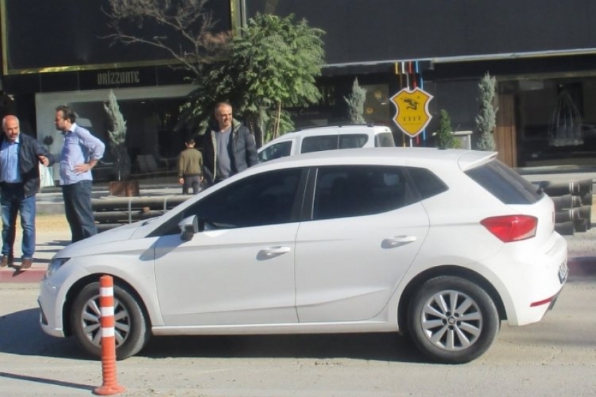 Bursa'da DEVA Partisi'nin önemli ismi Sedat Kızılcıklı'ya otomobil çarptı