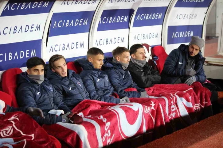 Trabzonlu futbolcular battaniyelere sarıldı