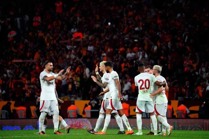 Trendyol Süper Lig: İstanbulspor: 0 - Galatasaray: 1 (İlk yarı)
