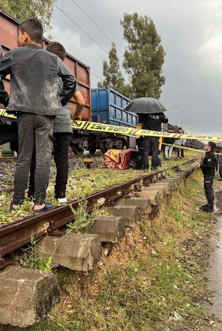 Trenin çarptığı genç hayatını kaybetti

