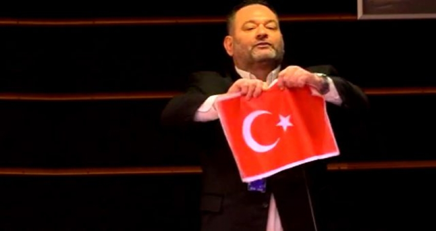 Türk bayrağı yırtan vekile kardeş ülkeden çok sert tepki!