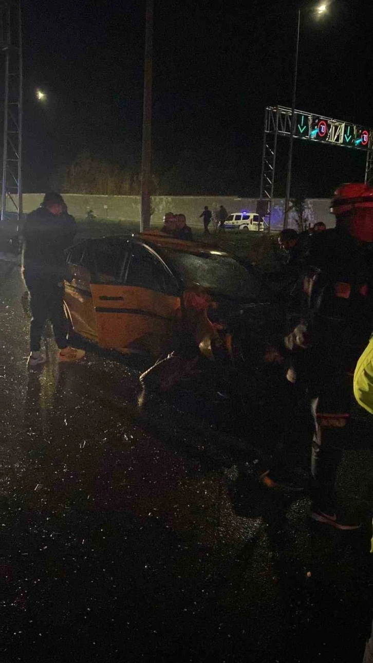Tünel çıkışındaki kazada yolcu hayatını kaybetti, 2 kişi yaralandı
