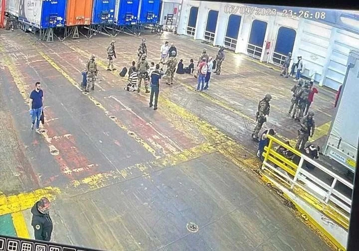 Türk bayraklı Galata Seaways gemisindeki kaçak yolcular İtalya’da yakalandı
