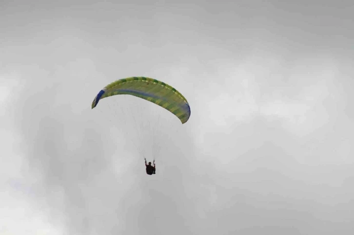 Türkiye Yamaç Paraşütü Ege Bölgesi Hedef Yarışması Uşak’ta yapıldı

