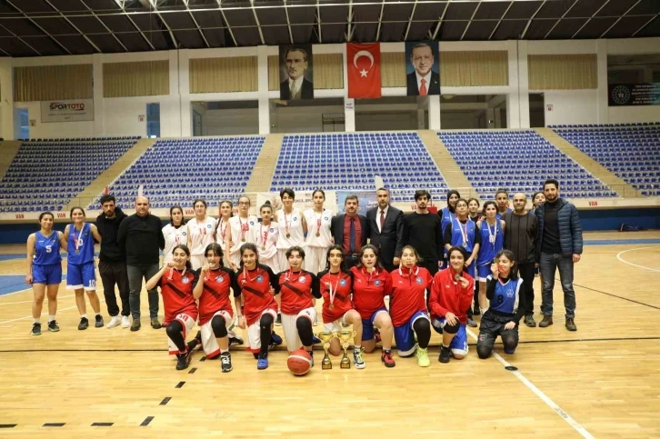 U14 ve U16 Kızlar Basketbol Şampiyonu İpekyolu Belediyesi Spor Kulübü oldu
