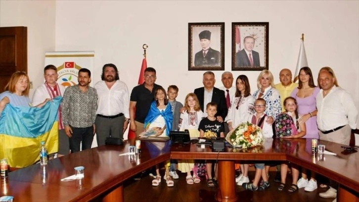Ukraynalı 40 yetim çocuk Antalya'da misafir ediliyor